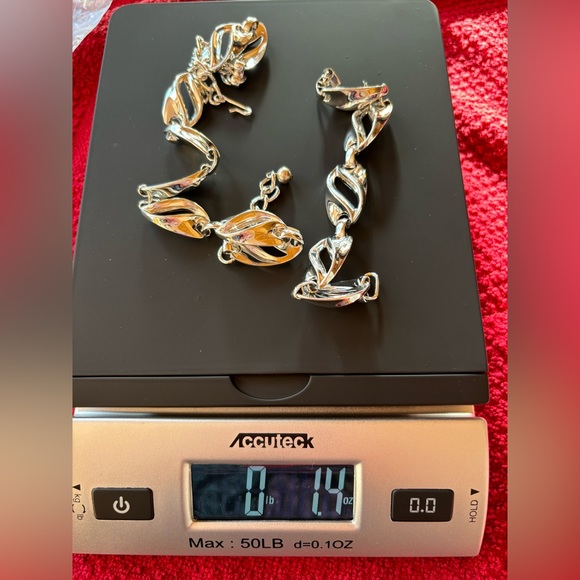 2pc set bracelet and choker. Lightweight silver tone links. Unmarked. Elegant. - Picture 4 of 4